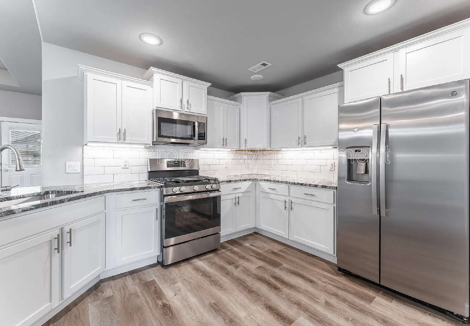 3 bed, 2.0 bath, 1799 sqft, $2,000 — Photo 4
