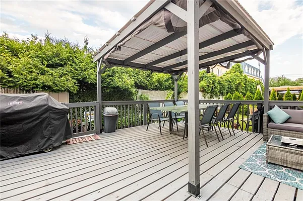 Sold by Remax Edge | media 22