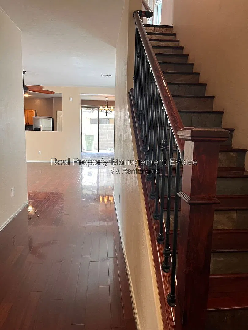 4 bed, 3.0 bath, 2213 sqft, $2,099 — Photo 3