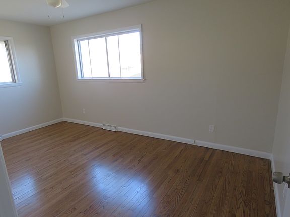 3rd image of 5427 Norton Ave