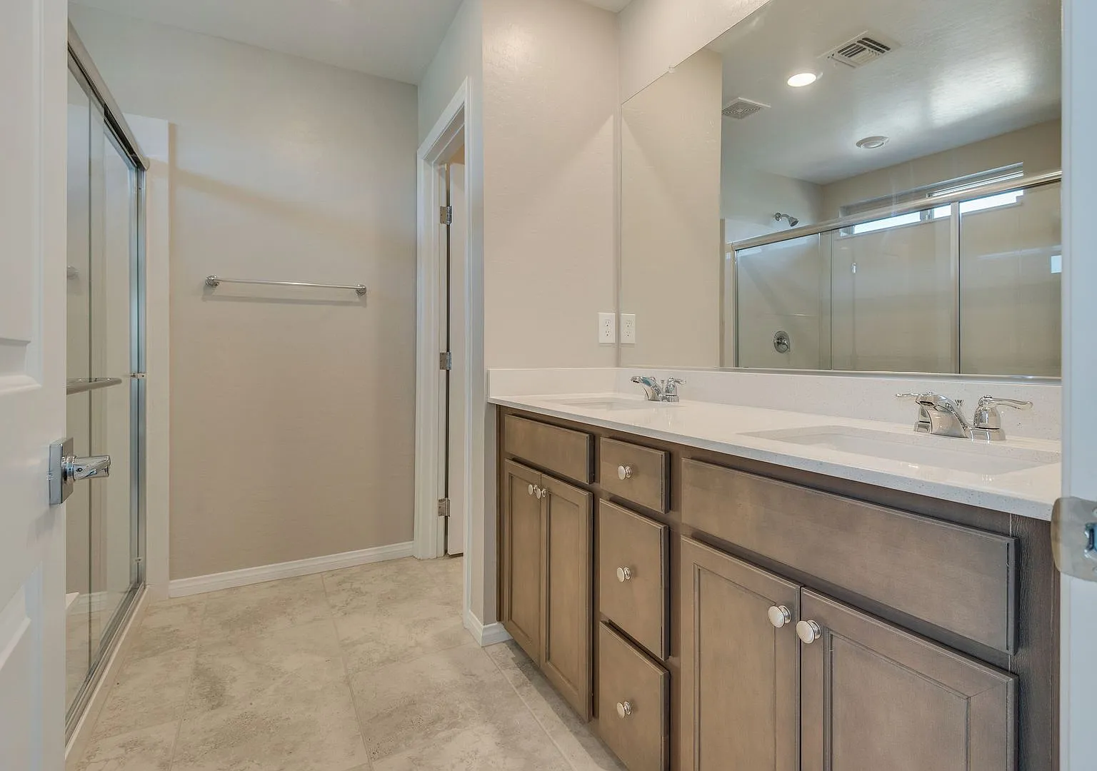 Charming Two-Story Home Near Summerlin — Photo 3