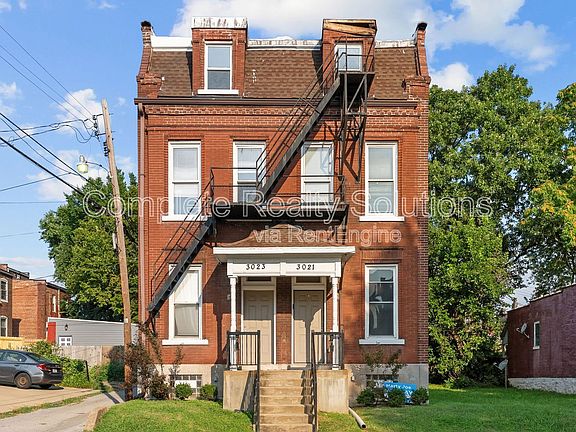 4th image of 3021 Iowa Ave #1F