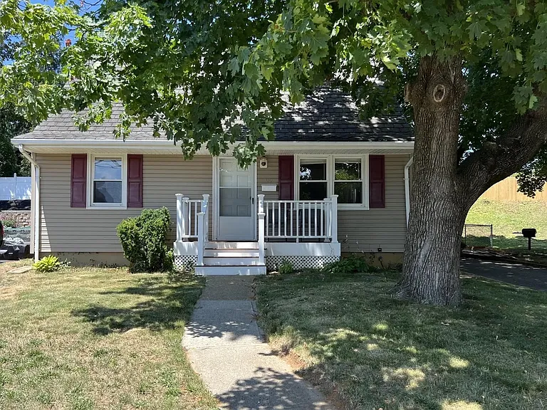 99 McLean St — Photo 1