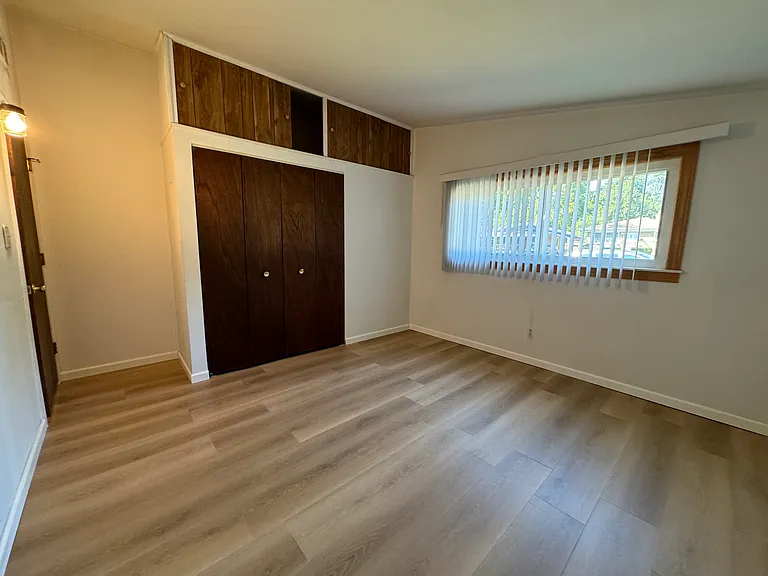 1202 E Maxlow Ave — Photo 8
