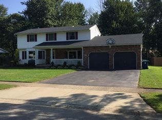 35 Applewood Ln, Getzville, NY