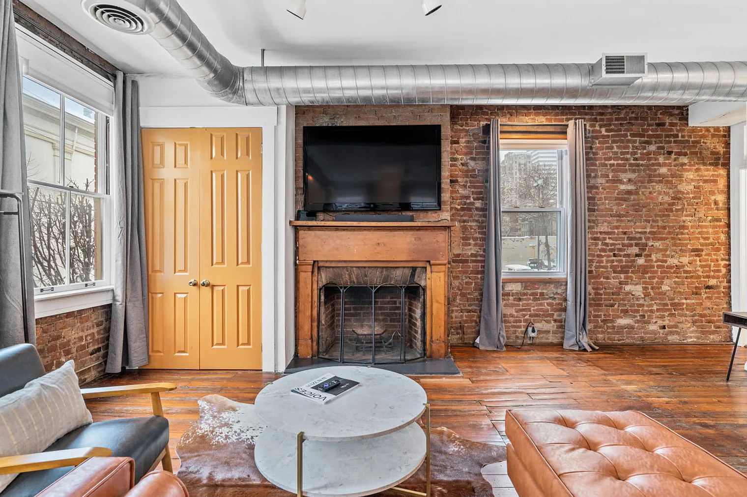 1 bed, 1.0 bath, 710 sqft, $2,097 — Photo 2