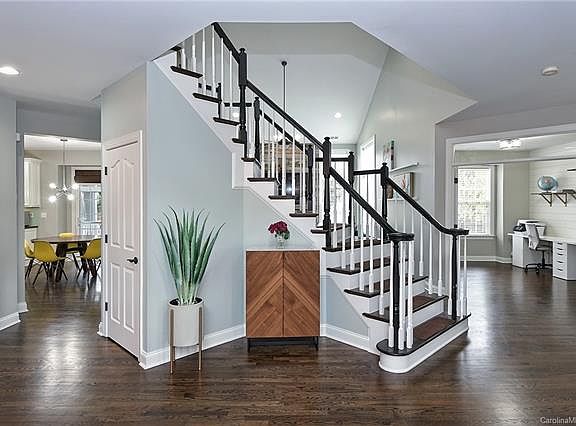 4th image of 137 Preserve Way