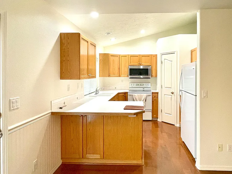 539 Fall Dr — Photo 3