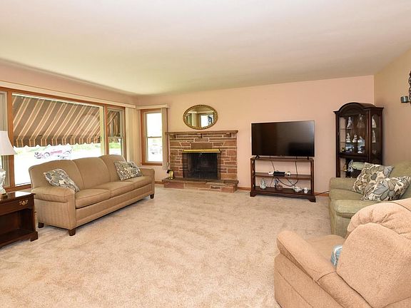 2nd image of 3307 Erie STREET