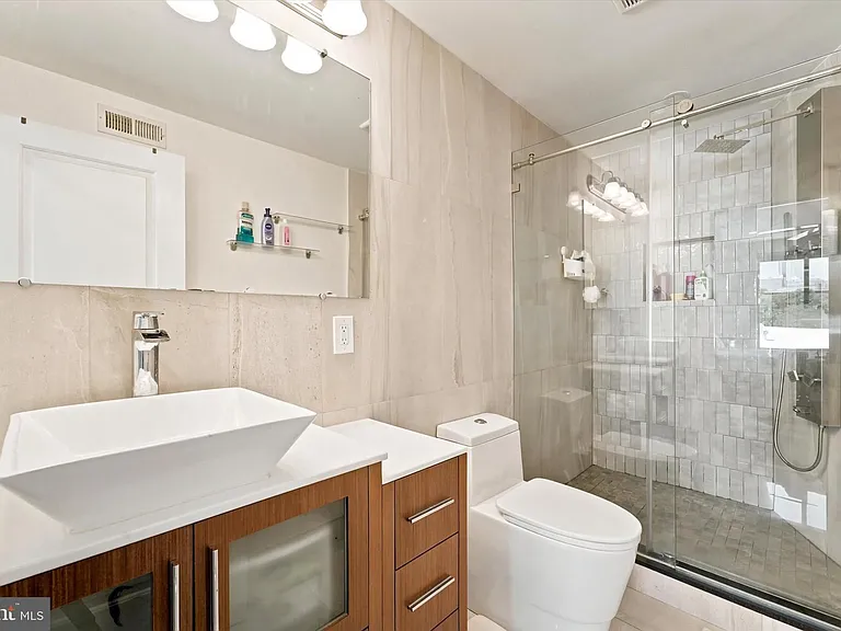 1729 Carpenter St #C — Photo 14