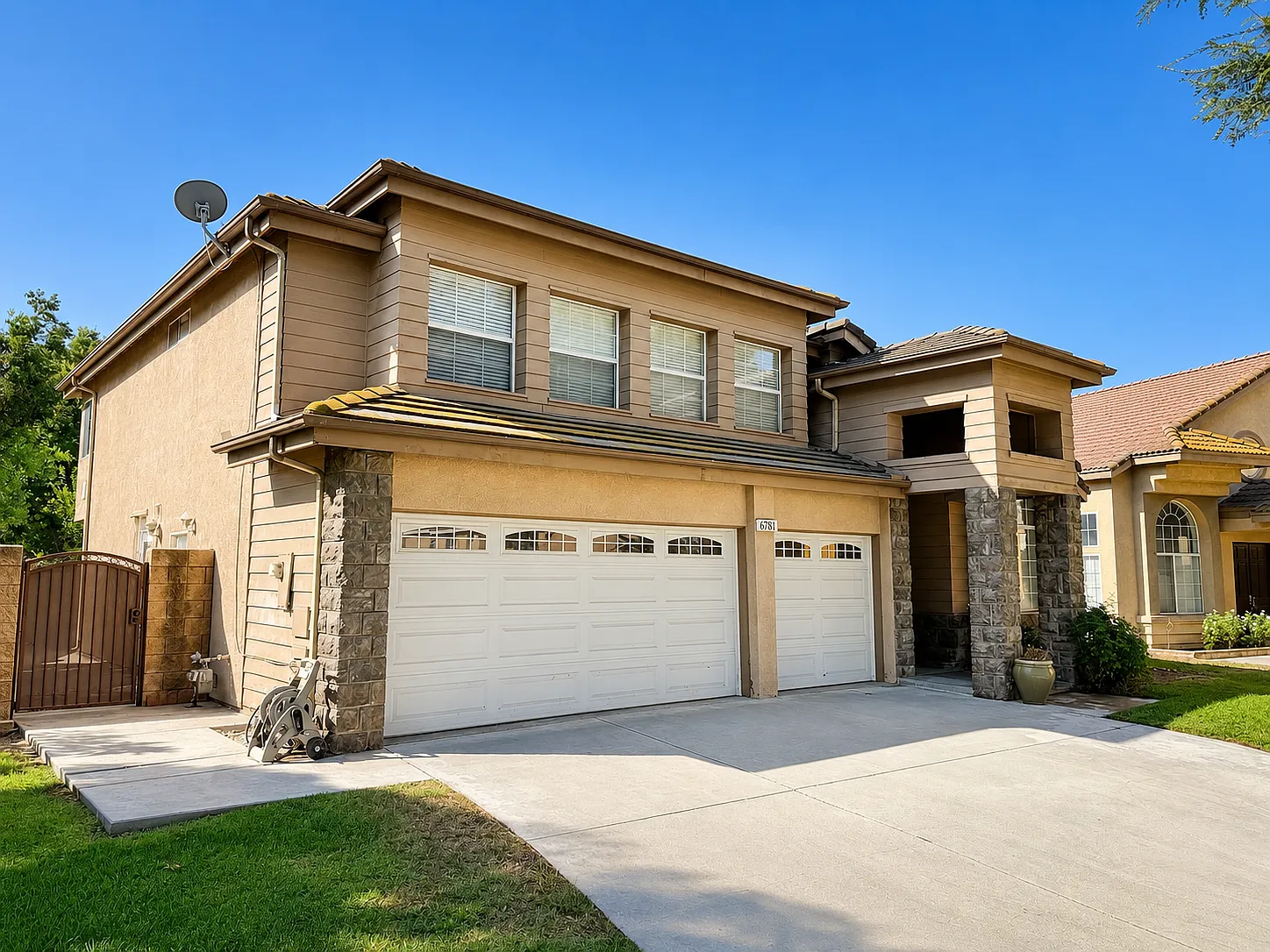 4 bed, 2379 sqft, $3,950 — Photo 2