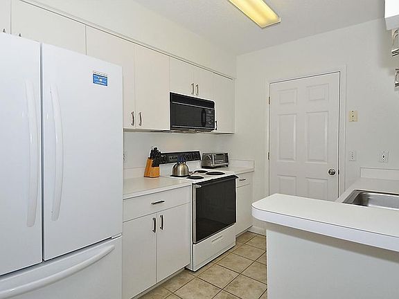 5th image of 21003 Greenway Ct #21003