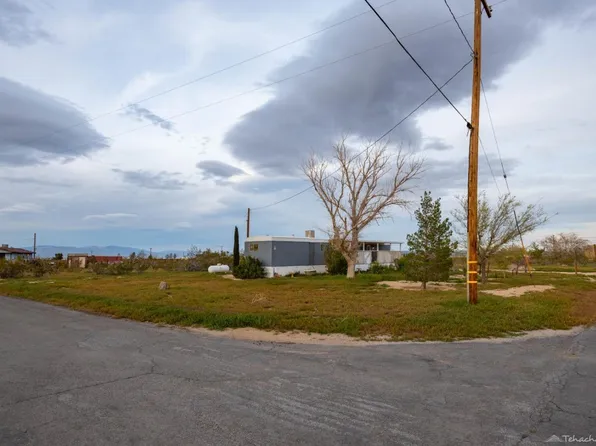 26200 Olanche St, Mojave, CA 93501
