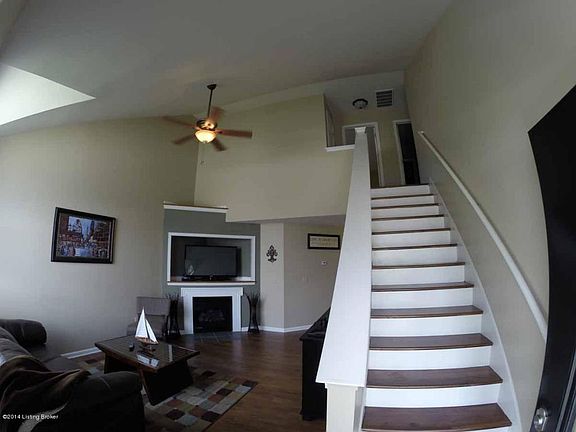 3rd image of 4985 Bell Ave