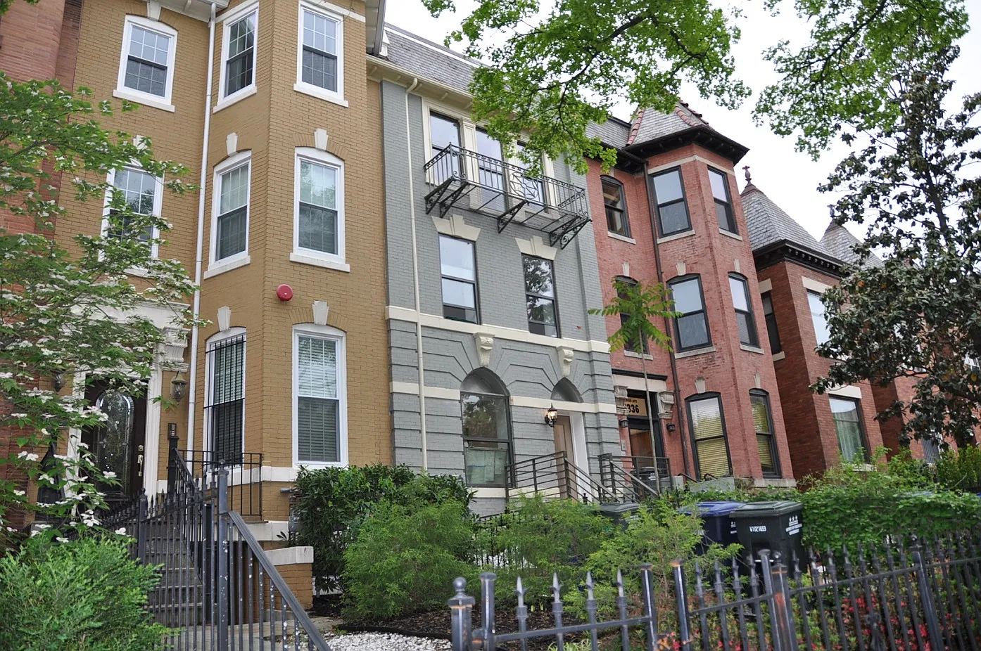 3 bed, 1600 sqft, $3,300 — Photo 1
