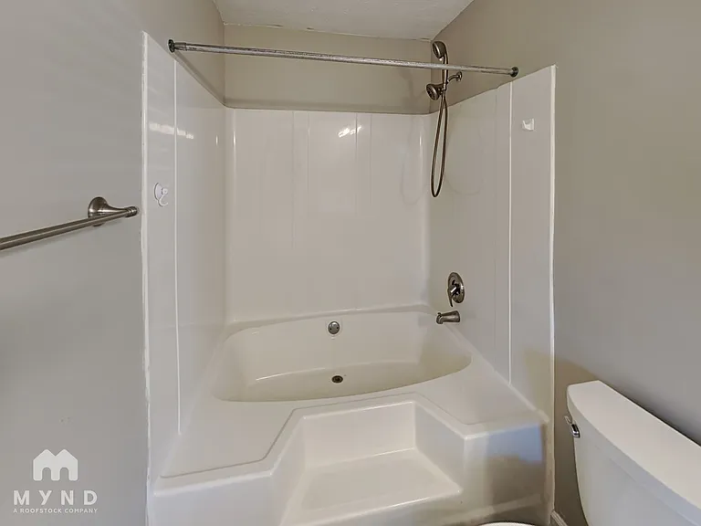 5631 Regency Manor Ct — Photo 14
