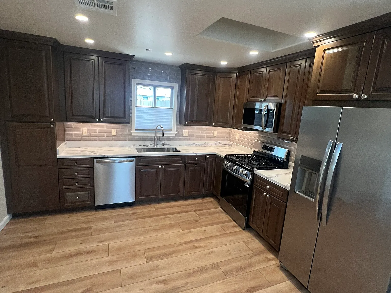 2 bed, 800 sqft, $3,300 — Photo 3