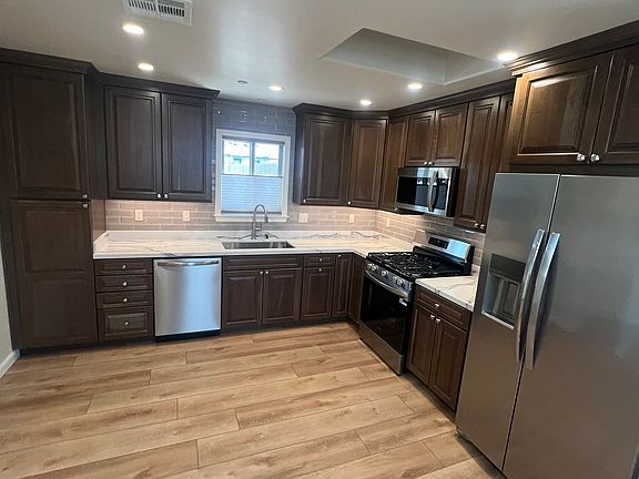 3rd image of 1127 Birch Ave #B