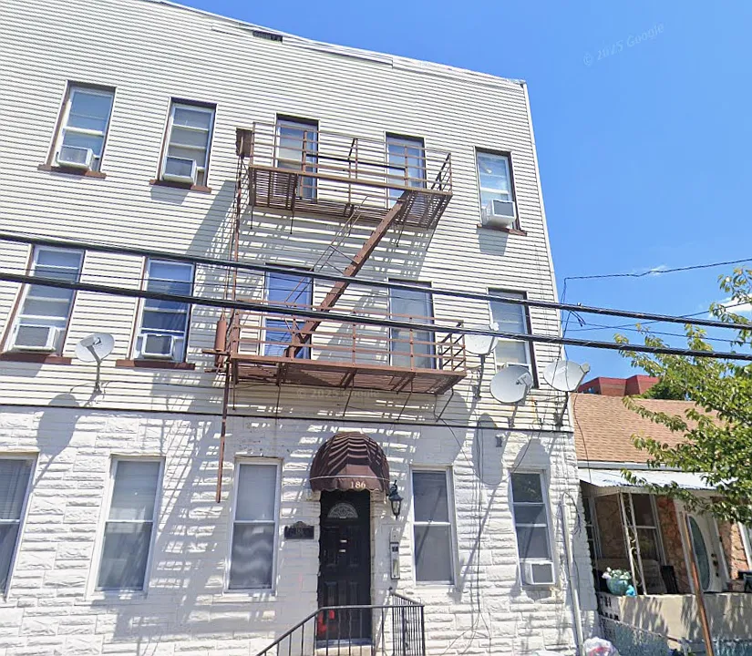 186 South St #9