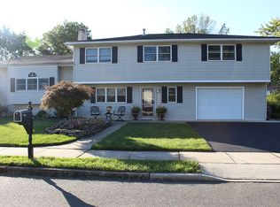 16 Oaken Ln, Hamilton, NJ 08619
