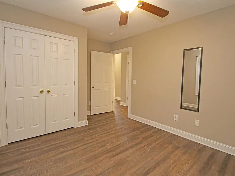 438 W Market St — Photo 17
