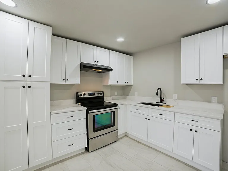 363 Beacon Ave — Photo 4