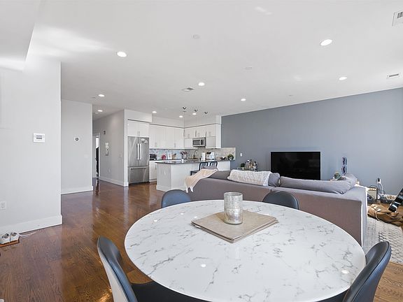 3rd image of 72 Essex St APT 3