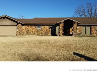 215 N Oak Ridge Dr E, Sand Springs, OK 74063