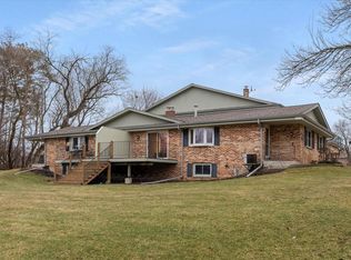 2879 Nassau Dr, Brookfield, WI 53045