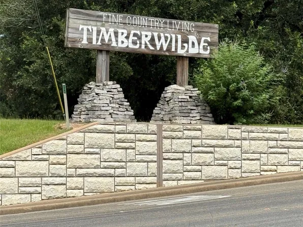 2 Dahlia Rd, Huntsville, TX 77320