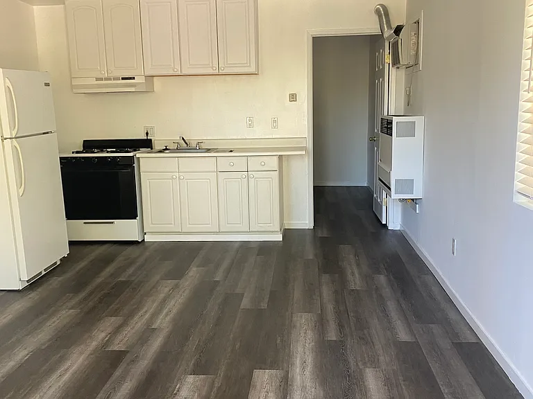 22829 Burbank Blvd #1 — Photo 7