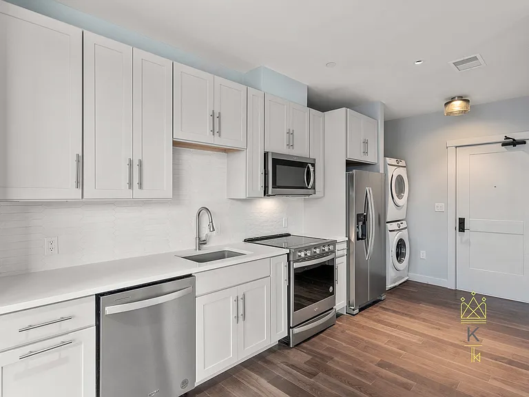 136 Babcock St #404 — Photo 3
