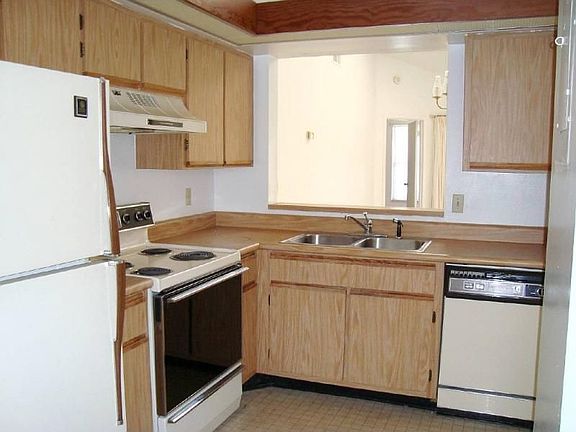 3rd image of 3036 S Semoran Blvd #M-2