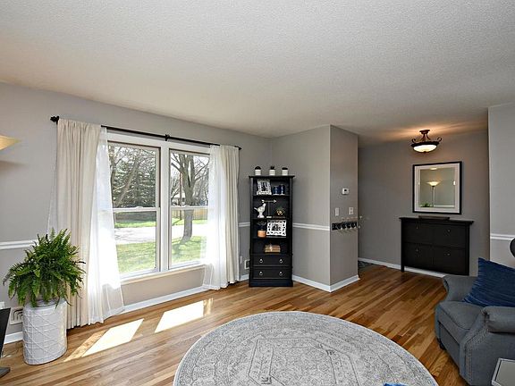5th image of 13461 Fairlawn Ct