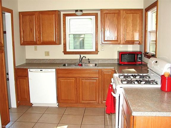 Eat-In Kitchen