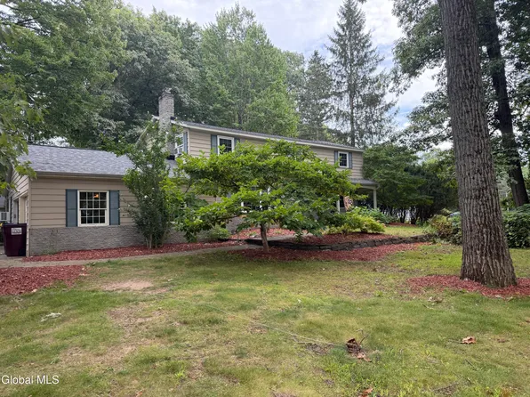 2 Acorn Grove, Ballston Lake, NY 12019
