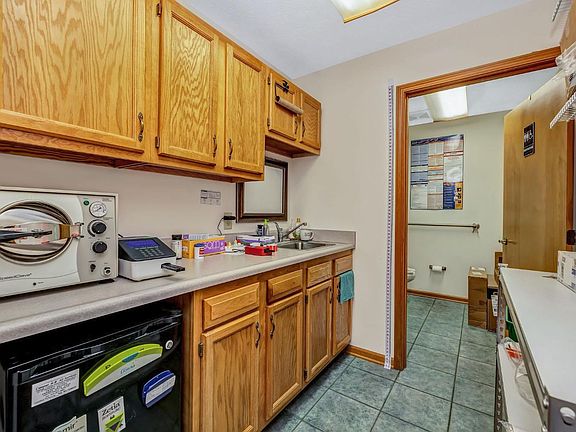 5th image of 1537 S Breiel Blvd