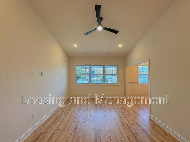 2 bed, 1.0 bath, 810 sqft, $2,995 — Photo 3