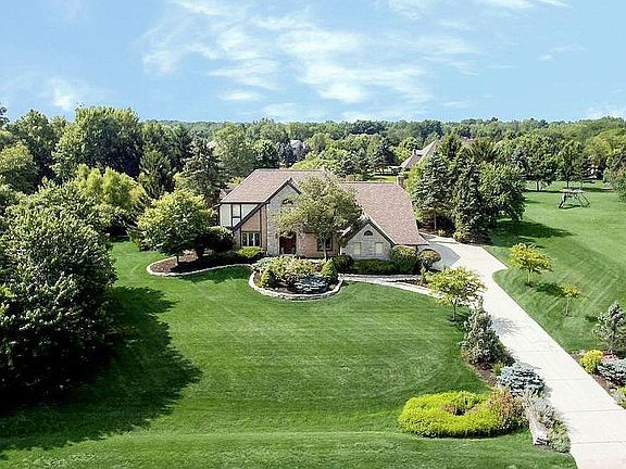 5th image of 645 Retreat Ln N