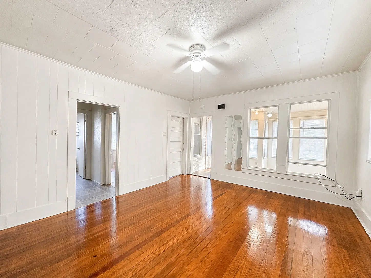 813 W Sycamore St — Photo 3