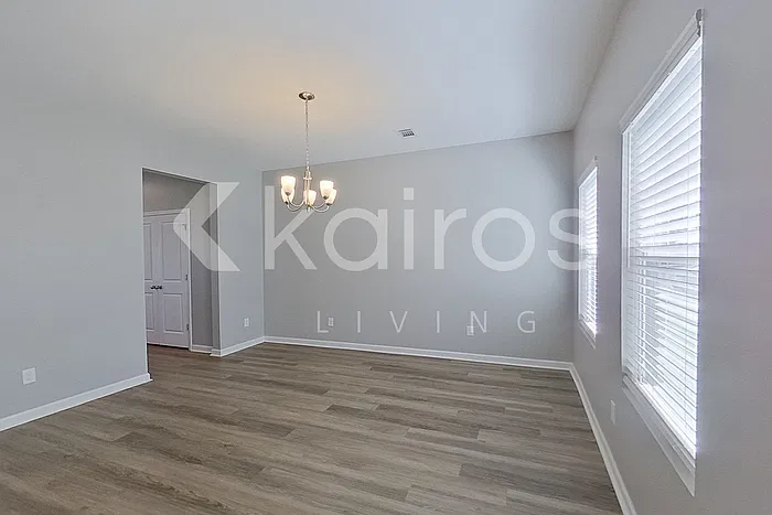 5 bed, 2.5 bath, 2459 sqft, $2,395 — Photo 2