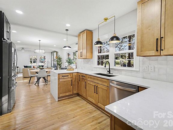5th image of 411 Hanna St