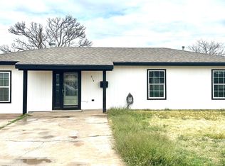 914 W 25th St, Plainview, TX 79072
