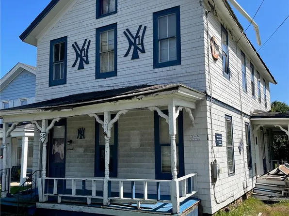 65 Geneva St, Lyons, NY 14489