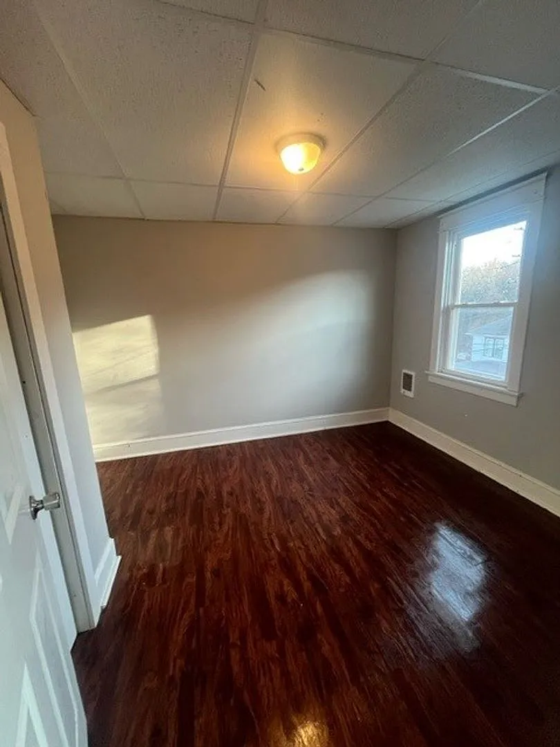 10 Valley Street — Photo 2
