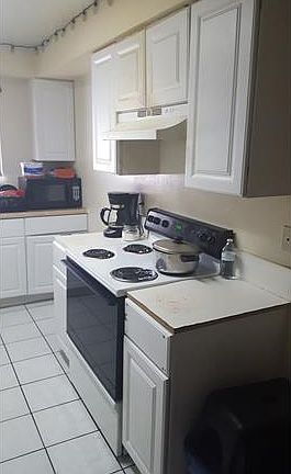 4th image of 740 Cayce Ln