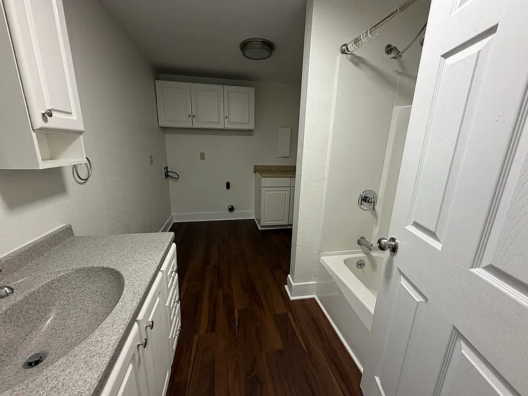 100 Willow Way — Photo 6