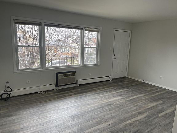 3rd image of 5331 S Kilbourn Ave APT 6