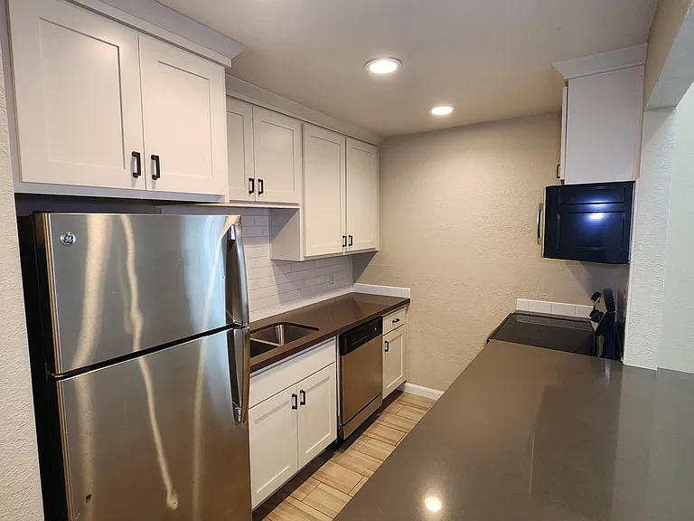 2222 I St #13 — Photo 9