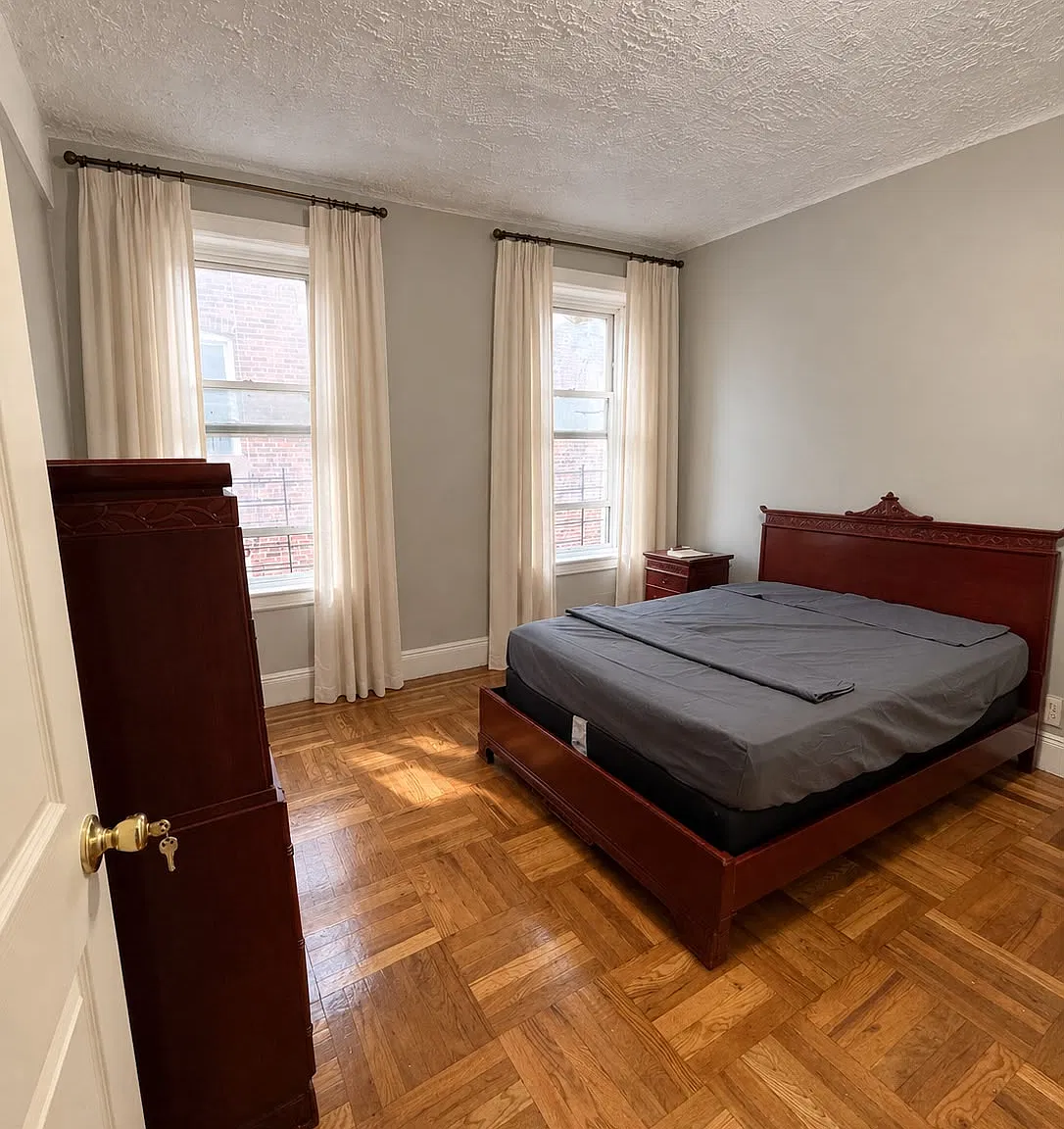 3 bed, $1,200 — Photo 1